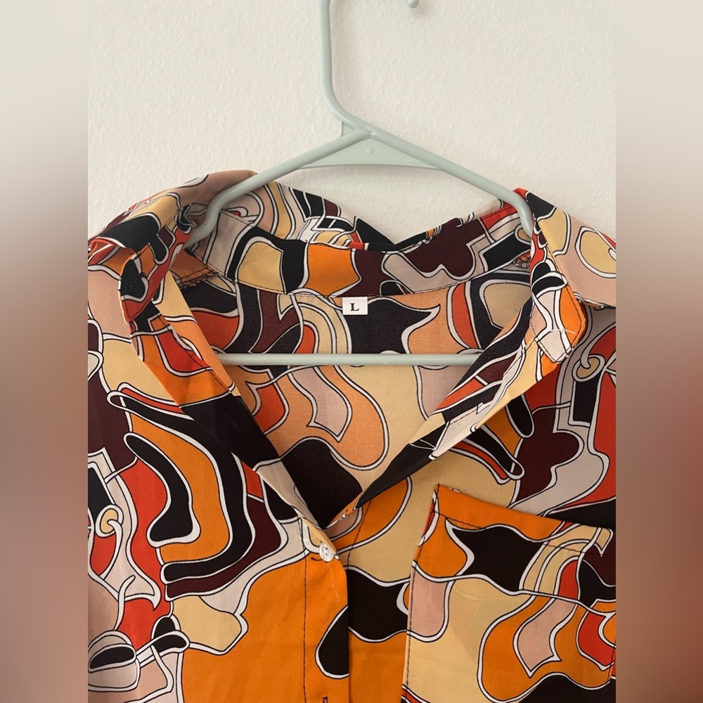 SHEIN Abstract Patterned Button Down - Picture 3 of 5